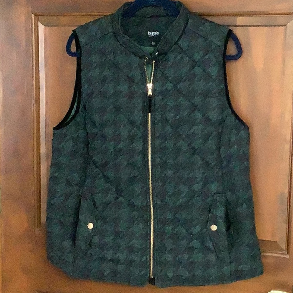Kenzie Jeans Green Quilted Vest with Textured Design